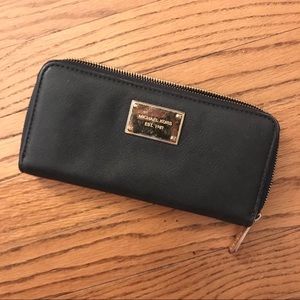 Michael Kors Zip Wallet